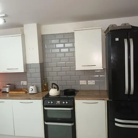 Cosy Modern In Central Near Stokes Croft Bristol
