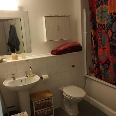 Cosy Modern In Central Near Stokes Croft